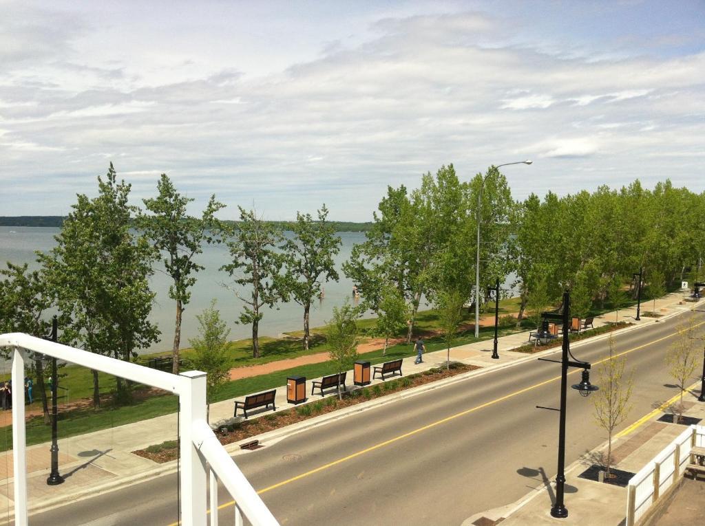 Raccoon Lodge Motel Sylvan Lake Esterno foto
