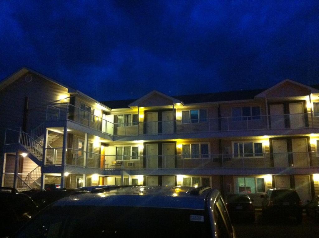 Raccoon Lodge Motel Sylvan Lake Esterno foto