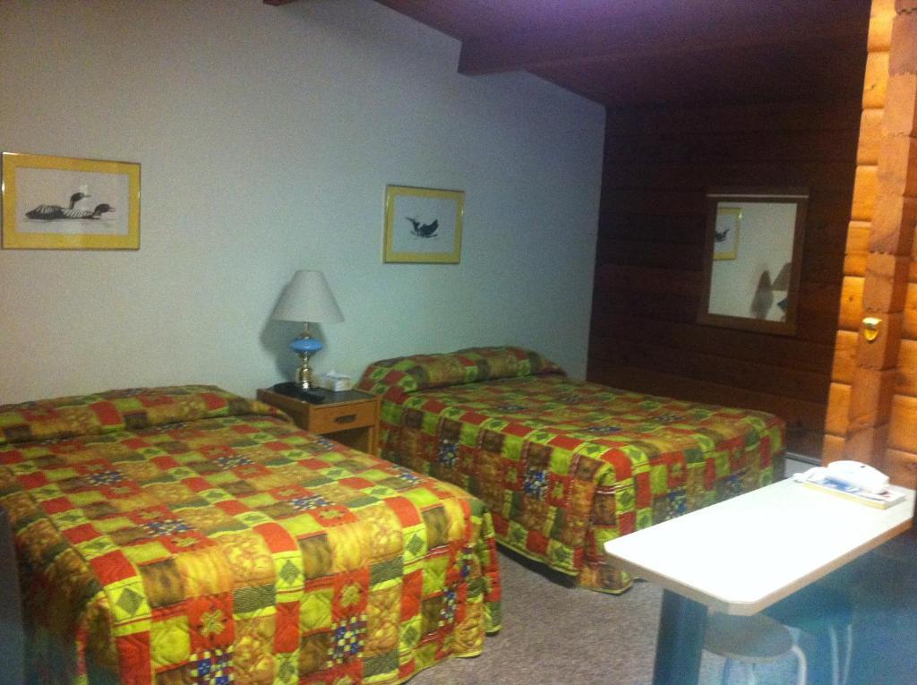 Raccoon Lodge Motel Sylvan Lake Camera foto