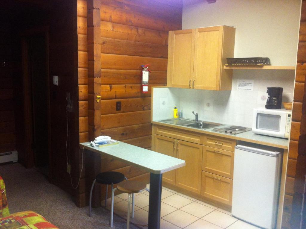Raccoon Lodge Motel Sylvan Lake Camera foto