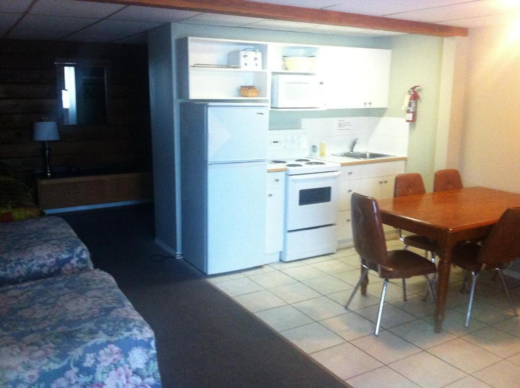 Raccoon Lodge Motel Sylvan Lake Camera foto
