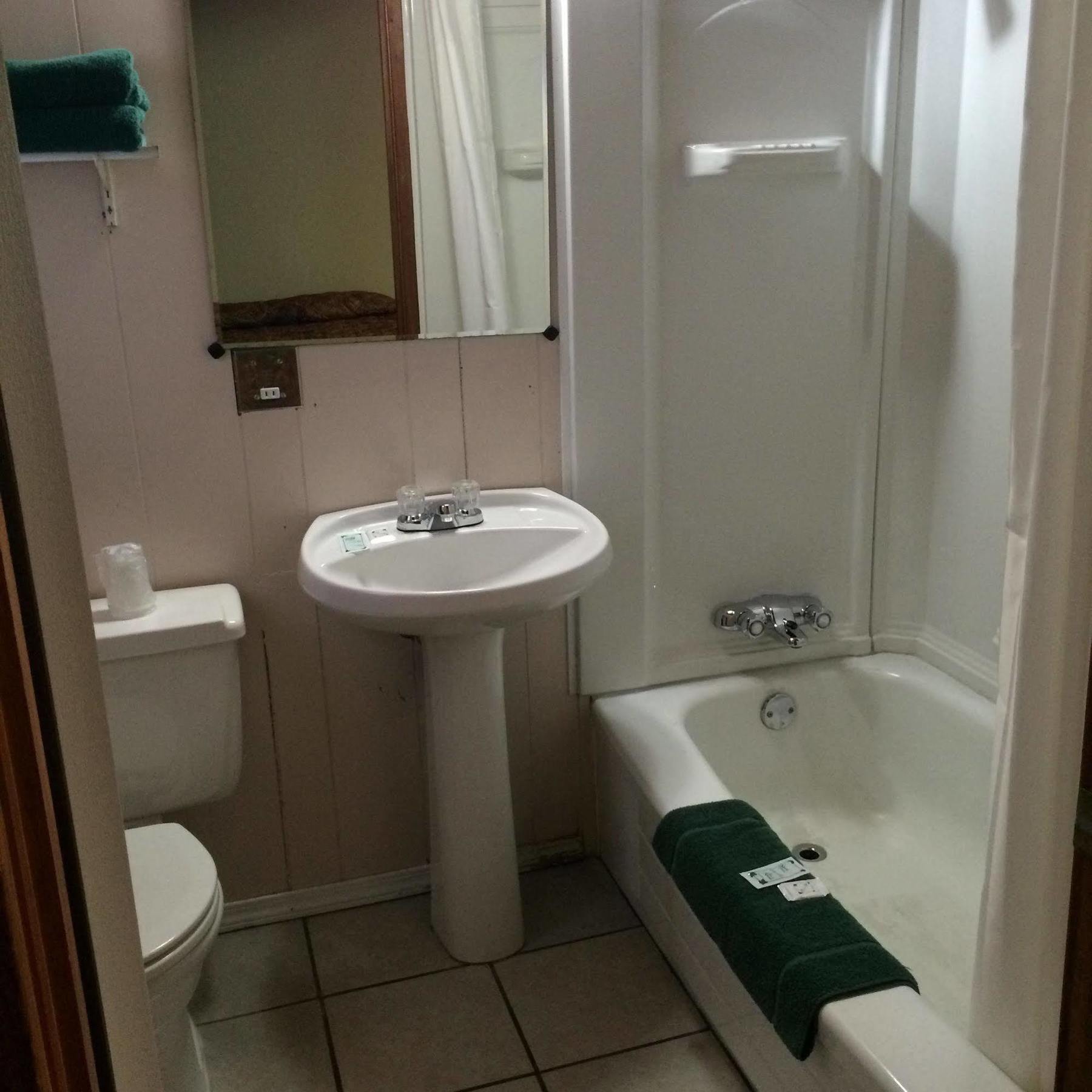 Raccoon Lodge Motel Sylvan Lake Esterno foto