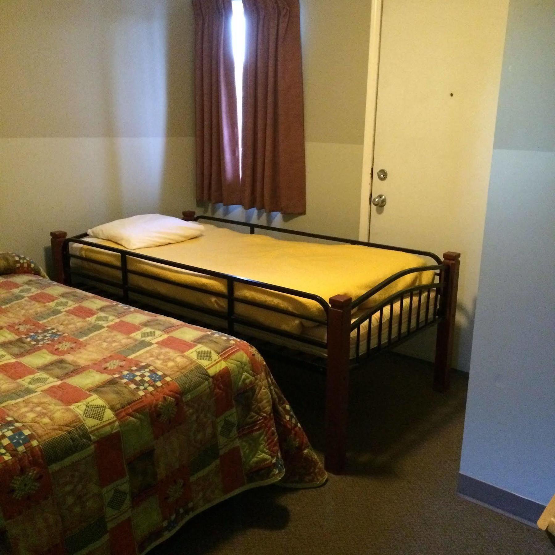 Raccoon Lodge Motel Sylvan Lake Esterno foto