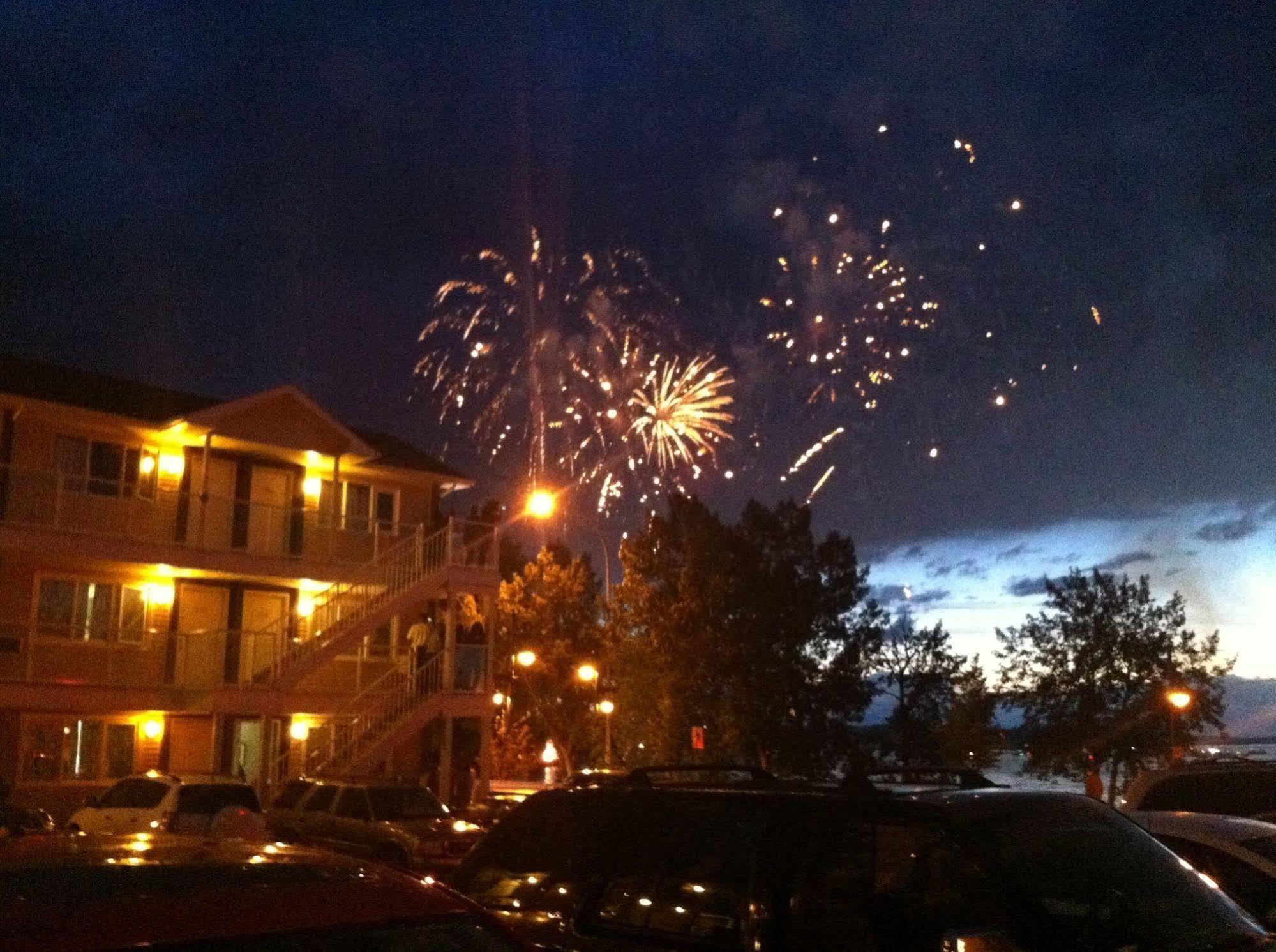 Raccoon Lodge Motel Sylvan Lake Esterno foto
